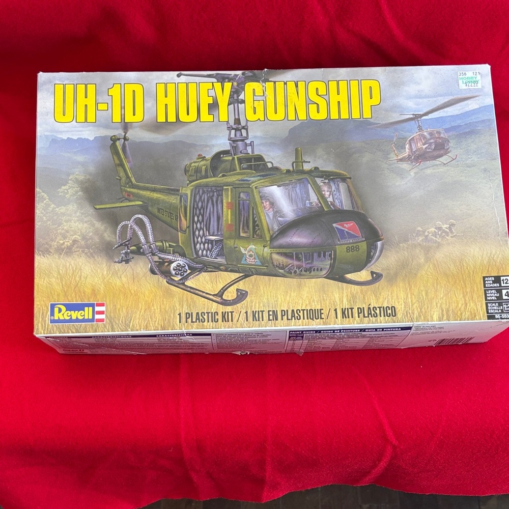 Revell UH-1D Huey Gunship Model Kit - Green
